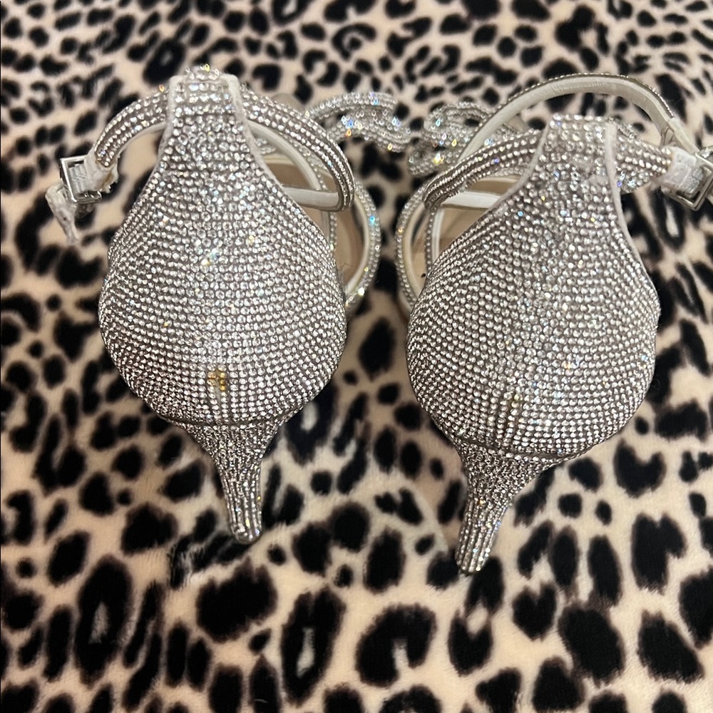 Gianni Bini Silver and Cream Bow Heels - Picture 4 of 4